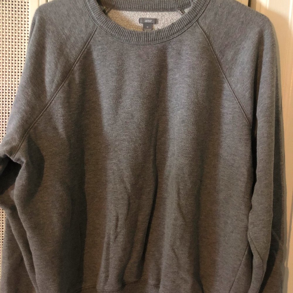 grey crew neck sweatshirt